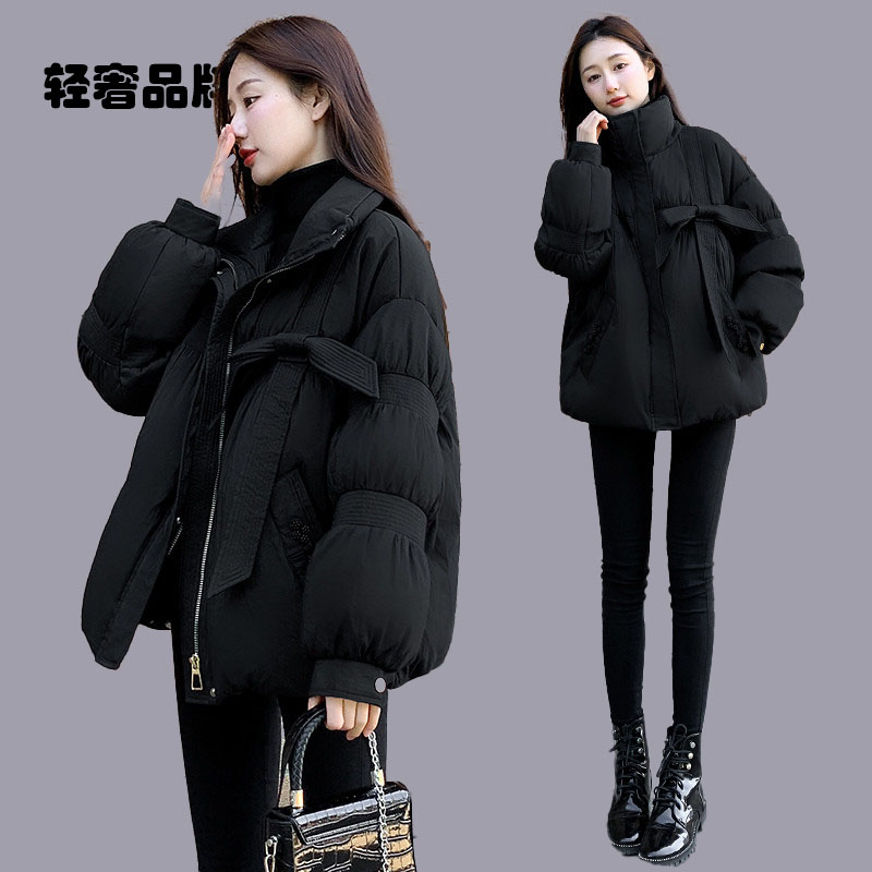 约定2025女装冬季宽松短款羽绒服女小个子黑色蝴蝶结立领外套