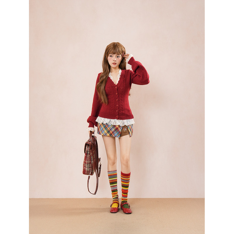 叠叠樱桃 秋冬新款v领爱心扣针织毛衣开衫外套蕾丝屁帘短裙女套装