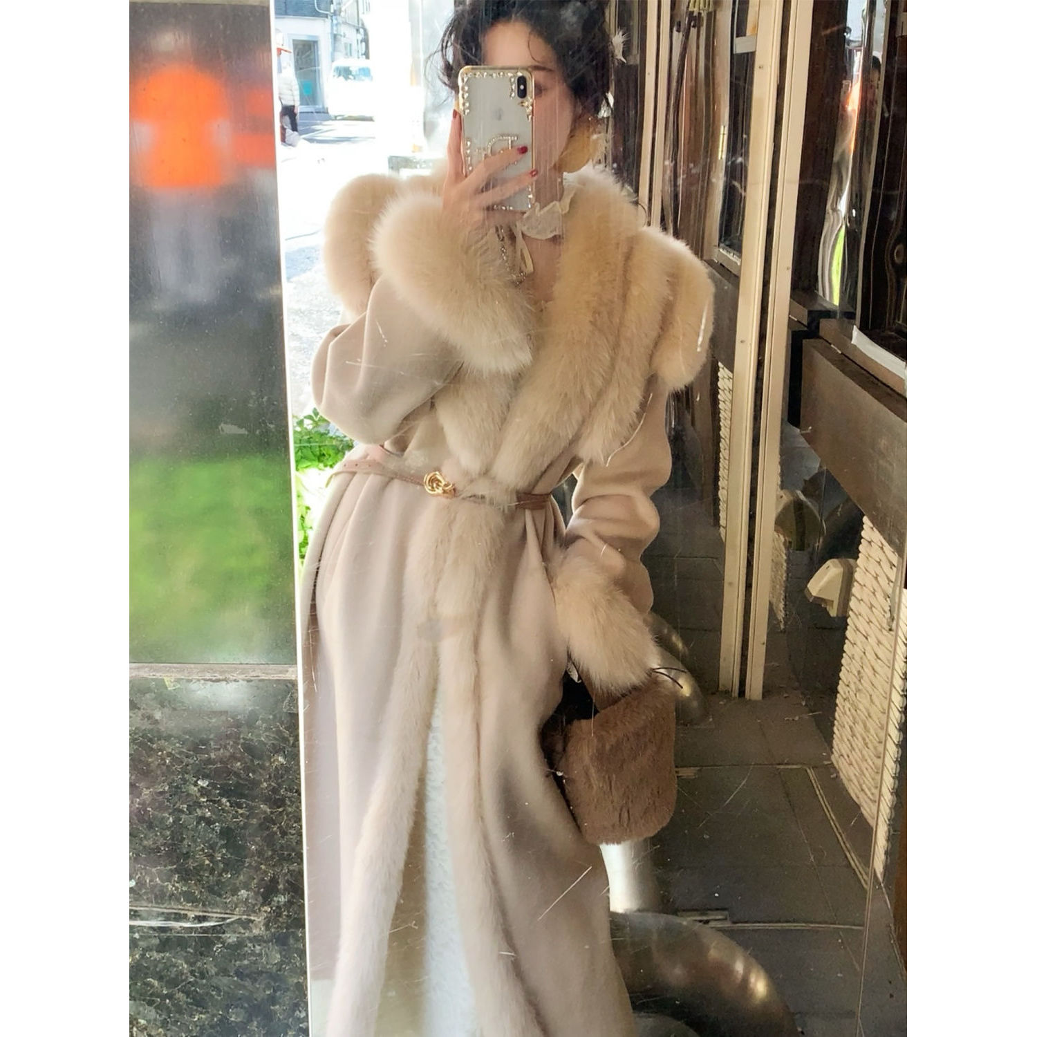 名媛千金风高级感大衣女冬季新款气质设计感毛绒拼接中长款外套