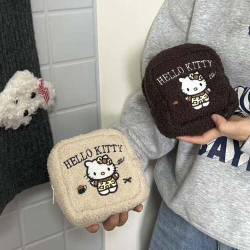 新款毛绒可爱HelloKitty猫咪刺绣化妆包女大容量便携补妆包收纳包