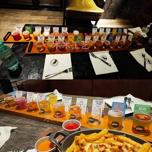 快速发货b创意插卡木质精酿鲜啤酒杯托盘6孔12孔一米啤酒试饮杯架