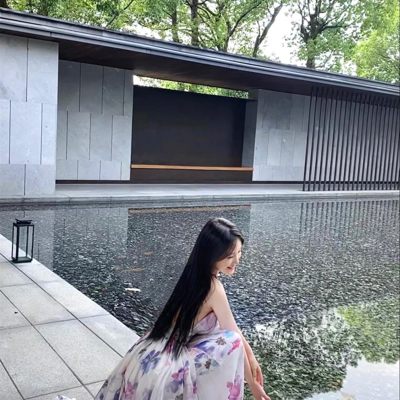 速发法式掐腰海边度假长裙高级感挂脖碎花连衣裙怎么挑热辣沙滩裙