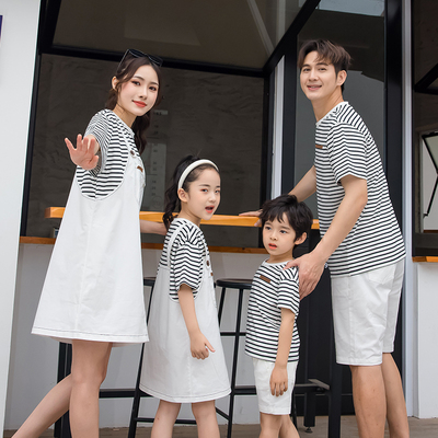 不一样的亲子装一家三口夏2023新款潮母女子条纹假两件连衣裙套装