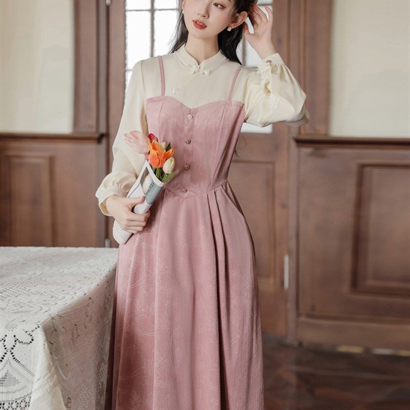 速发丝绒连衣裙秋娘季2024新款高级感法式长裙子粉色伴冬服平时可