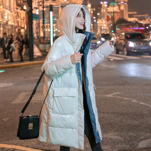 白色羽绒棉服女过膝中长款2023冬季新款撞色棉衣亮面宽松连帽外套