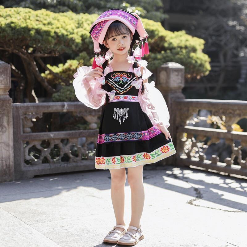 现货速发新款儿童少数民族服饰男童哈尼族演出服幼儿园舞蹈服合唱
