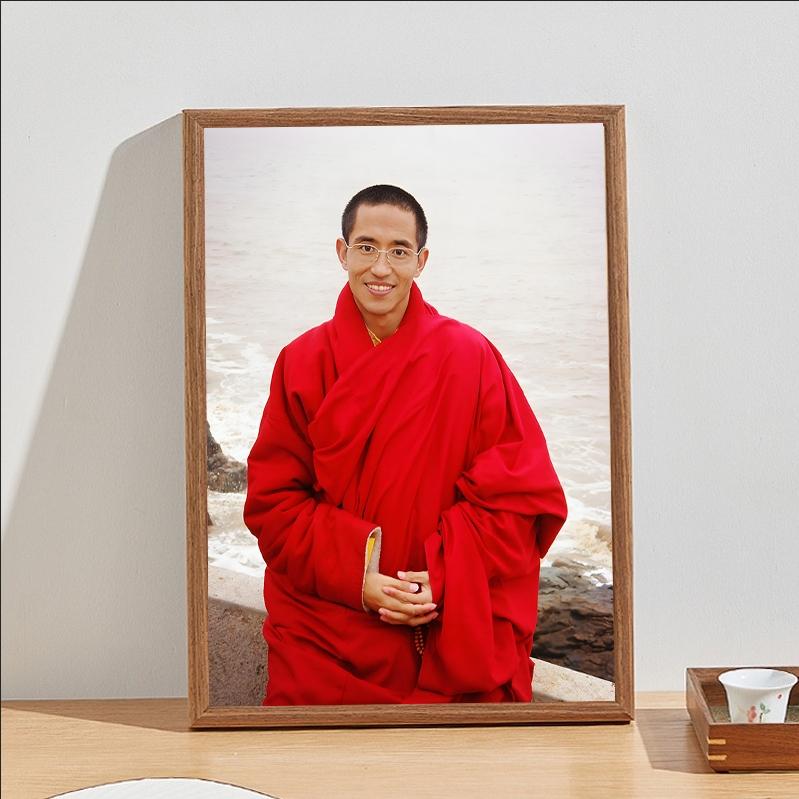 益西彭措堪布上师画像摆台西藏法师相框挂画法王供奉摆件支持定制