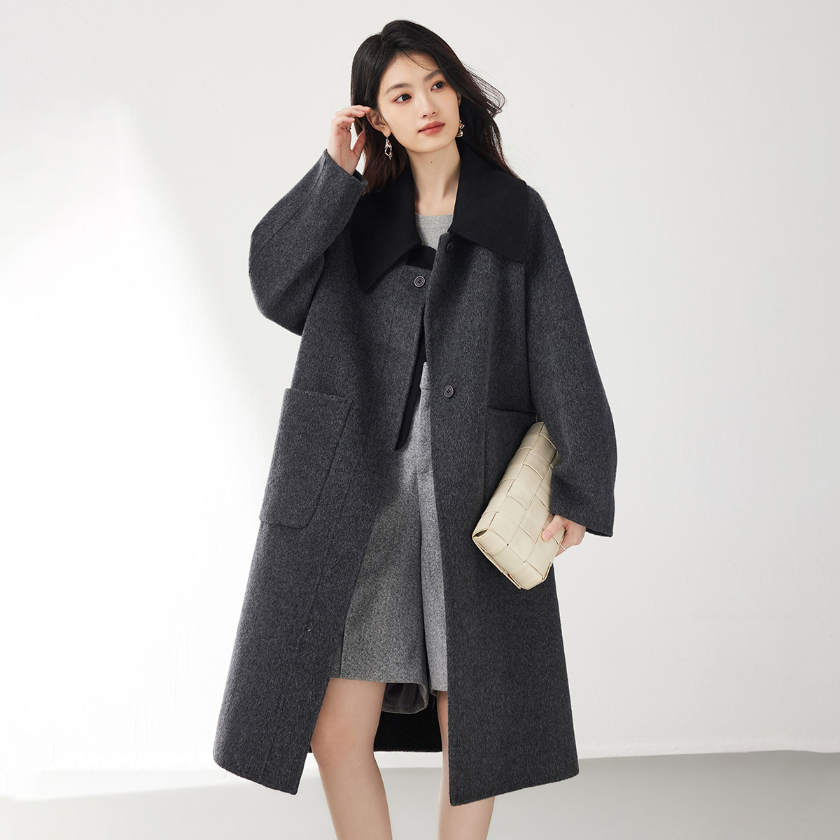 SeRinaBlue沙芮娜2025冬款高级感撞色翻领气质中长款毛呢外套女