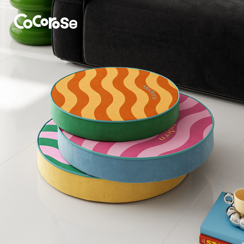 坐在地上看书的多巴胺蒲团