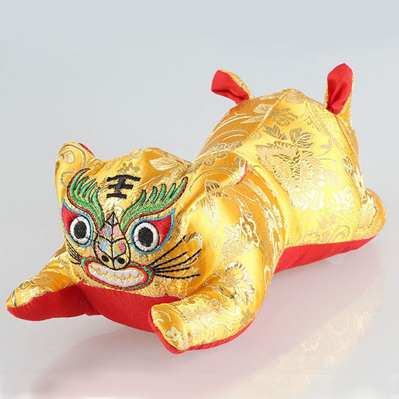 提花缎面刺绣小双头虎头枕 护颈枕 民间布老虎婴幼儿绣花布艺玩伴