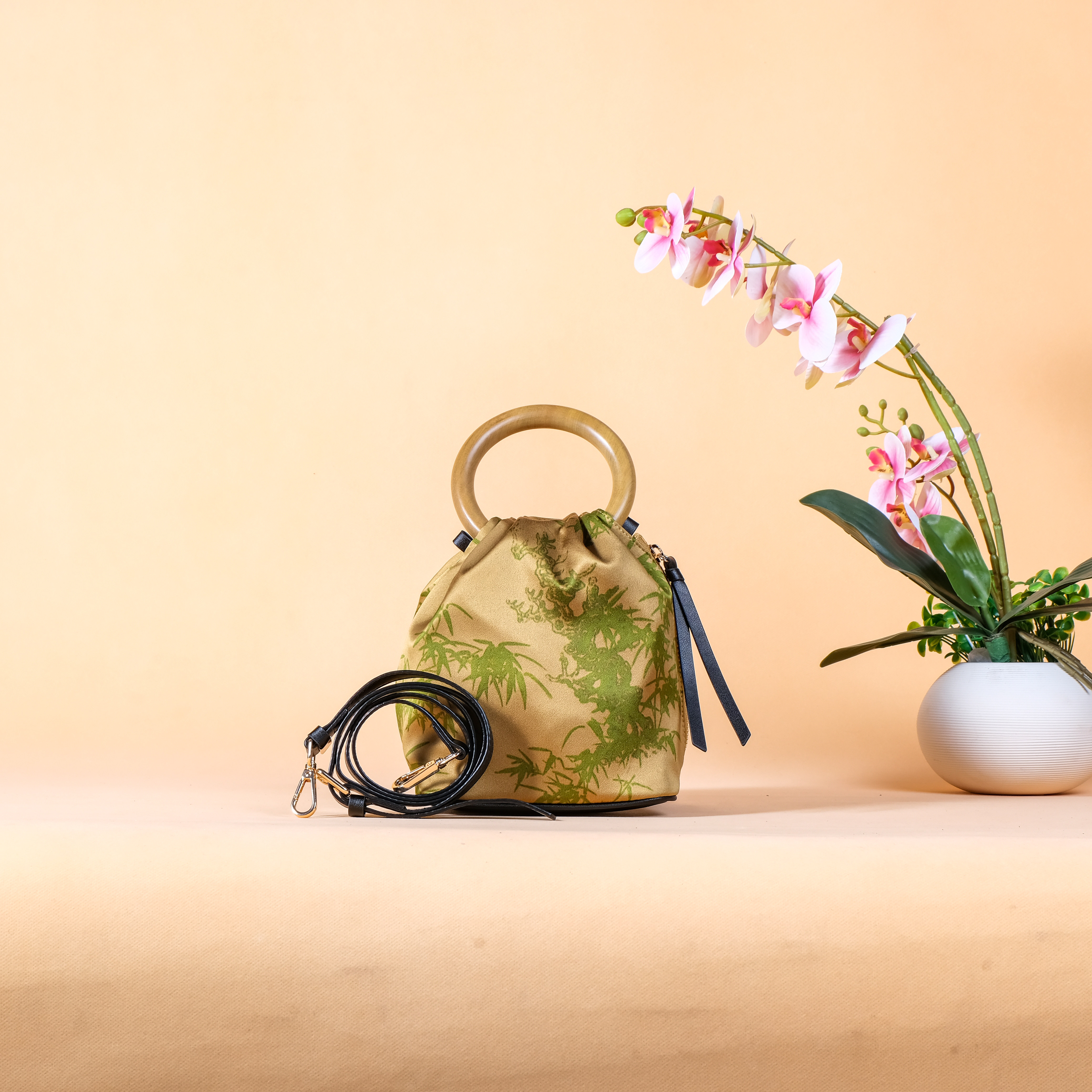 曼莎国风宋锦香云纱手提斜挎刺绣真丝牛皮新款新中式女包旗袍包包