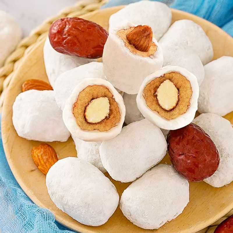 草莓巴旦木夹心奶枣榴莲蓝莓味独立包装红枣夹心休闲零食网红批发