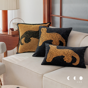 中古风美拉德抱枕黑色真皮沙发靠枕套秋冬暗黄色系加绒雪尼尔靠垫