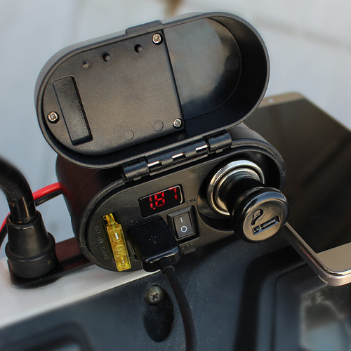 极速摩托车改装配件 车载手机USB充电器踏板弯梁车12V防水车充点