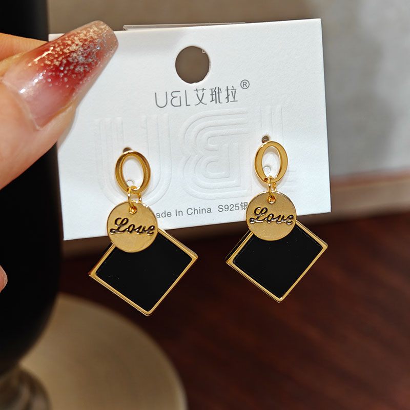 高贵典雅~艾玳拉几何菱形耳钉高级感2024年新款爆款耳饰女耳环