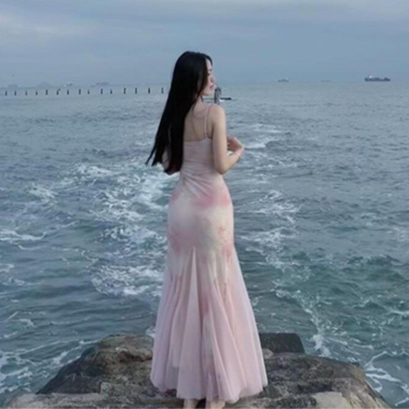 速发法式粉色碎花网纱吊带连衣裙夏季沙滩海边度假收腰长裙子