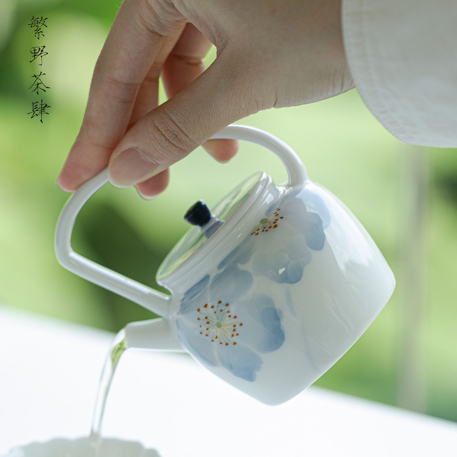 繁野白瓷玉泥手绘斜把提梁壶