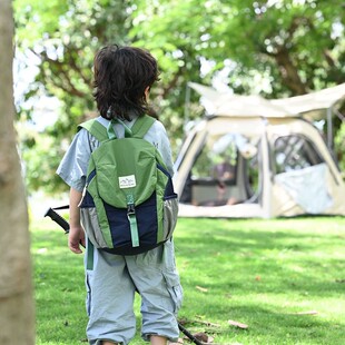 潮酷儿童包包2026新款男童女童户外登山包小男孩外出游轻便双肩包