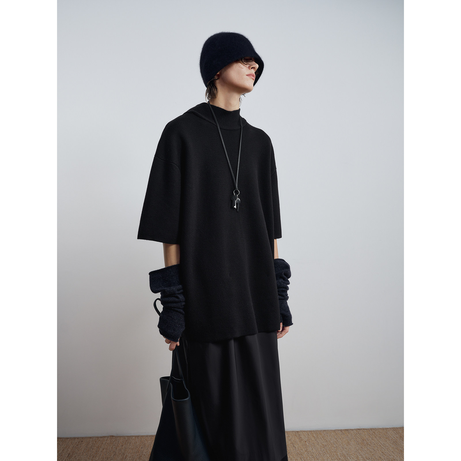 华吉言【柏林日记】羊毛混纺飘带设计五分袖落肩毛织衫