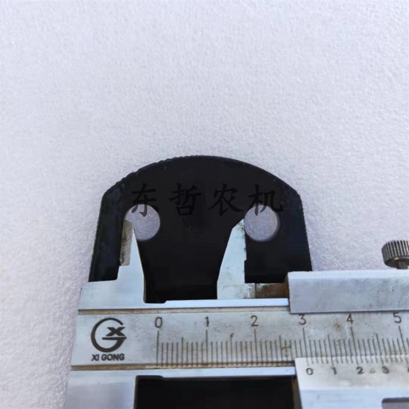 迪尔904-1204-1404/5E/5-拖拉机L111414气弹簧支架后窗气缸固定板