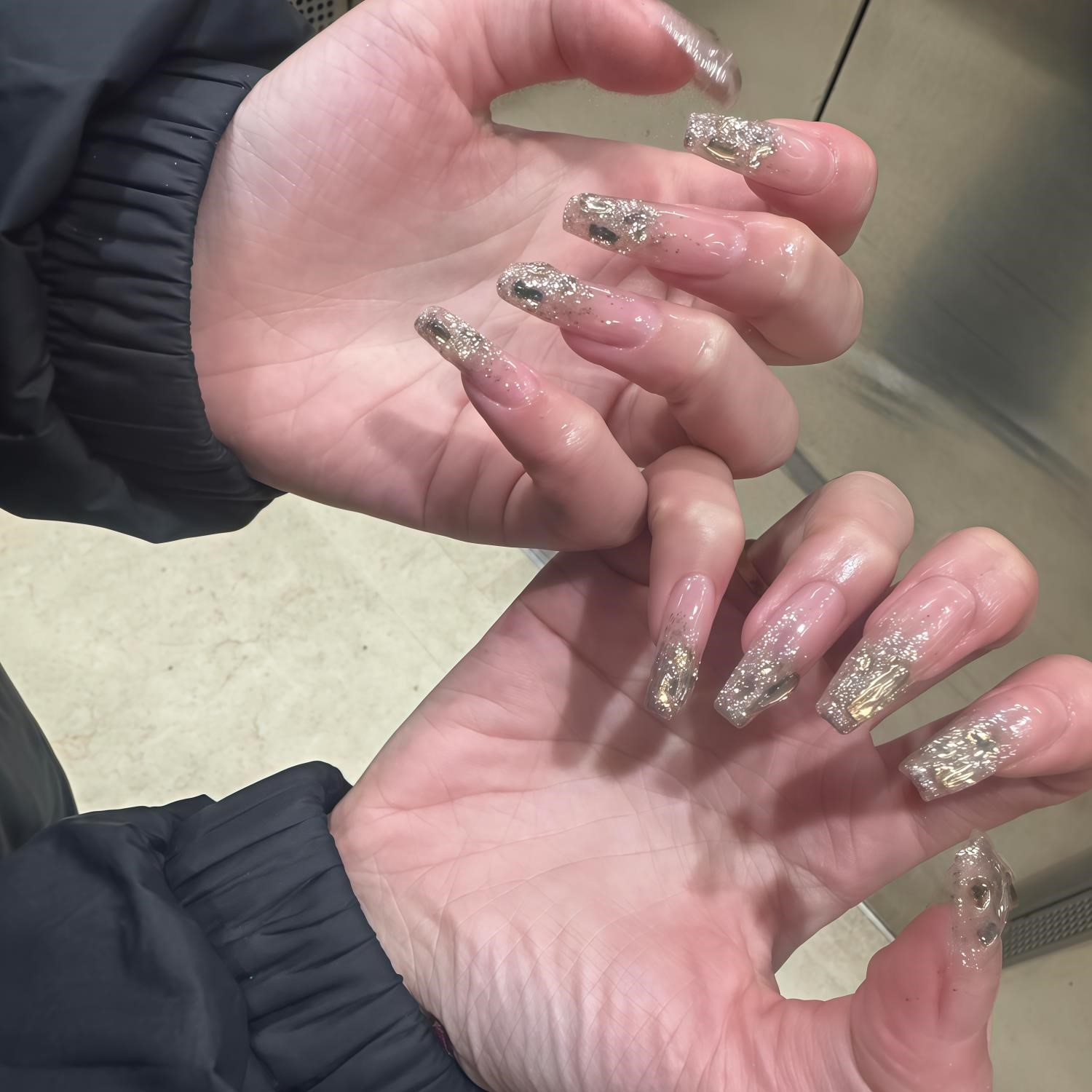 2025新年款手工穿戴甲人间富贵花同款闪闪法式指尖钻裸色成品美甲