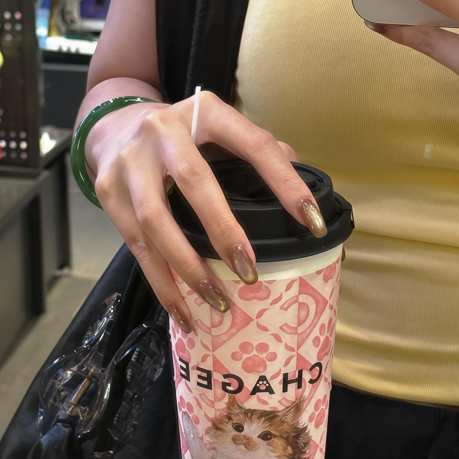 【榛果可可】爆闪玻璃珠猫眼纯手工穿戴甲2026秋冬显白短款美甲