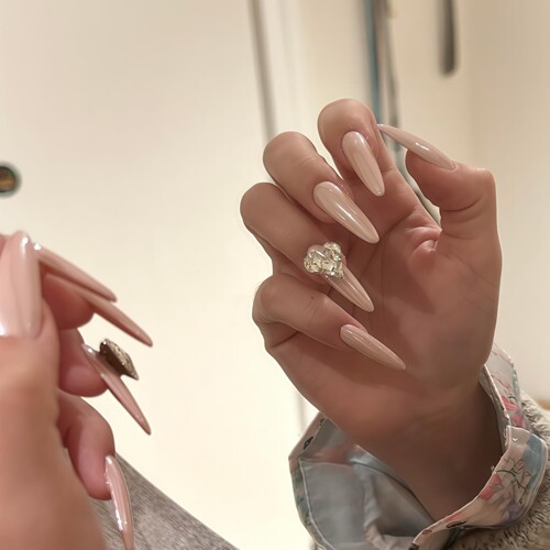 手工穿戴甲新款海莉橡皮粉极光粉爆闪钻美甲纯欲风婚甲显白高级感