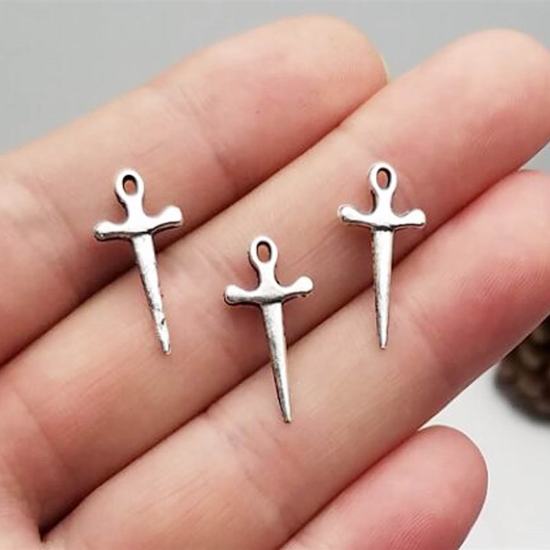 DIY饰品配件,21x10mm古银色击剑吊坠,5元50个