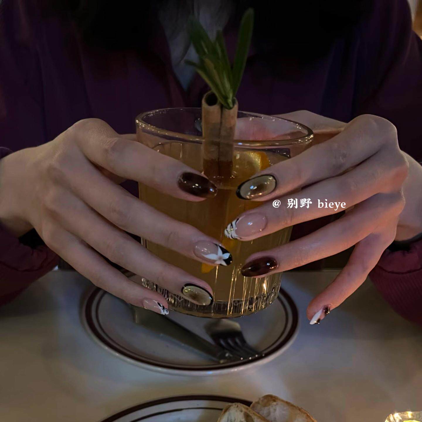 春夏海岛高级黑金豹纹美甲花卉显白复古轻暗黑高级纯手工穿戴甲片