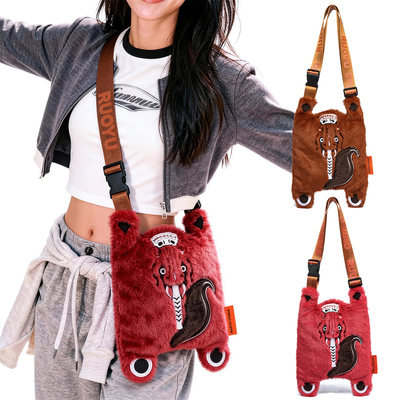 我是怪马包包毛绒绒的软绵绵的