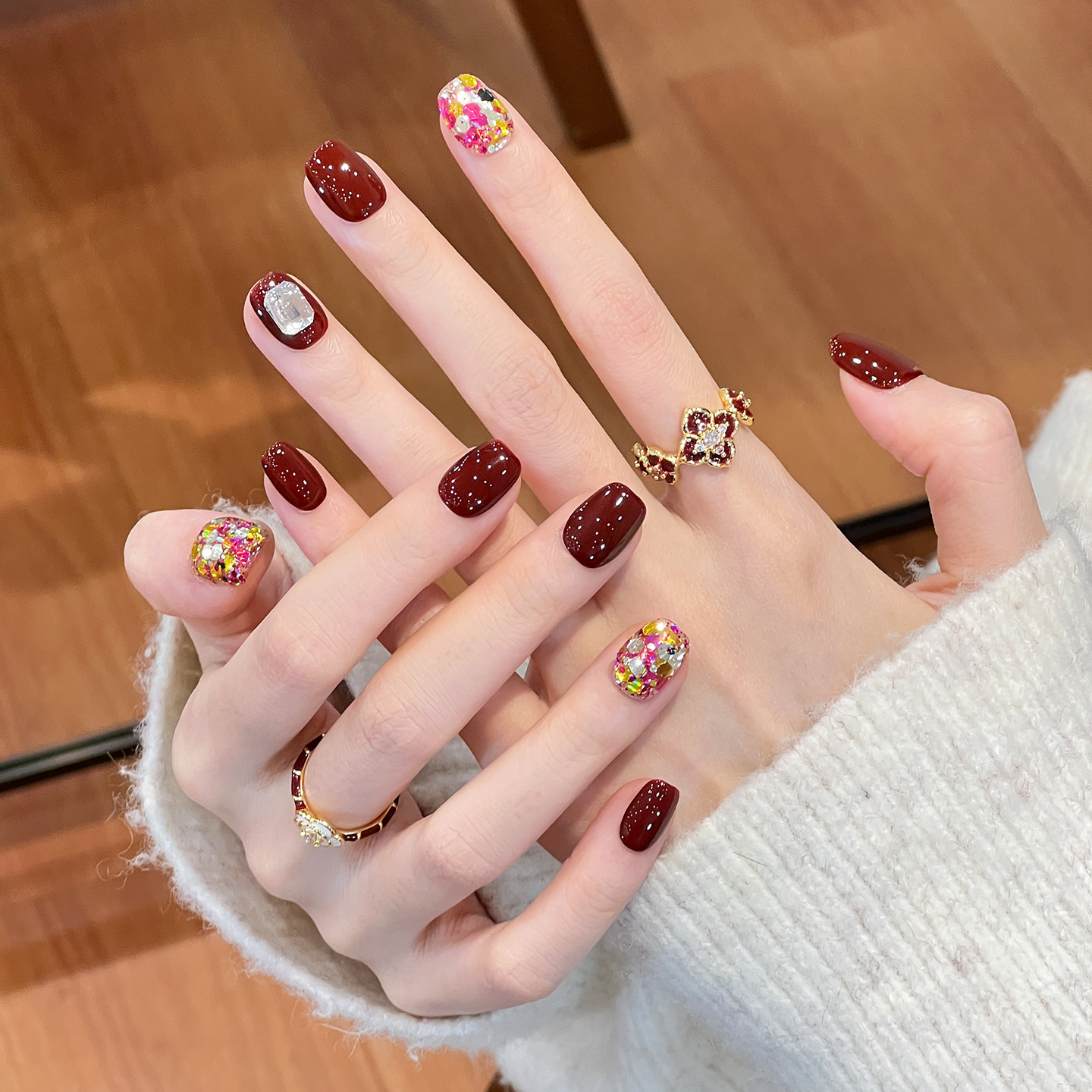 植兔纯手工穿戴甲高级感新款爆闪新年红色美甲超短款显白轻奢甲片,彩妆/香水/美妆工具,穿戴甲/甲片,淘宝优惠券,粉丝福利购,淘宝优惠卷