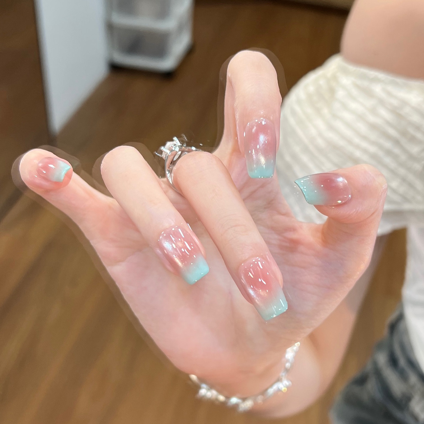 植兔夏日薄荷曼波手工穿戴甲清透裸色高级感猫眼渐变显白美甲贴片,彩妆/香水/美妆工具,穿戴甲/甲片,淘宝优惠券,粉丝福利购,淘宝优惠卷