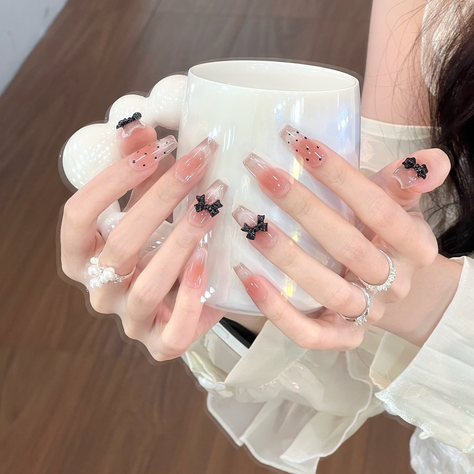 水光猫眼波点蝴蝶结美甲手工穿戴甲裸色高级感晶石中长款显白美甲,彩妆/香水/美妆工具,穿戴甲/甲片,淘宝优惠券,粉丝福利购,淘宝优惠卷