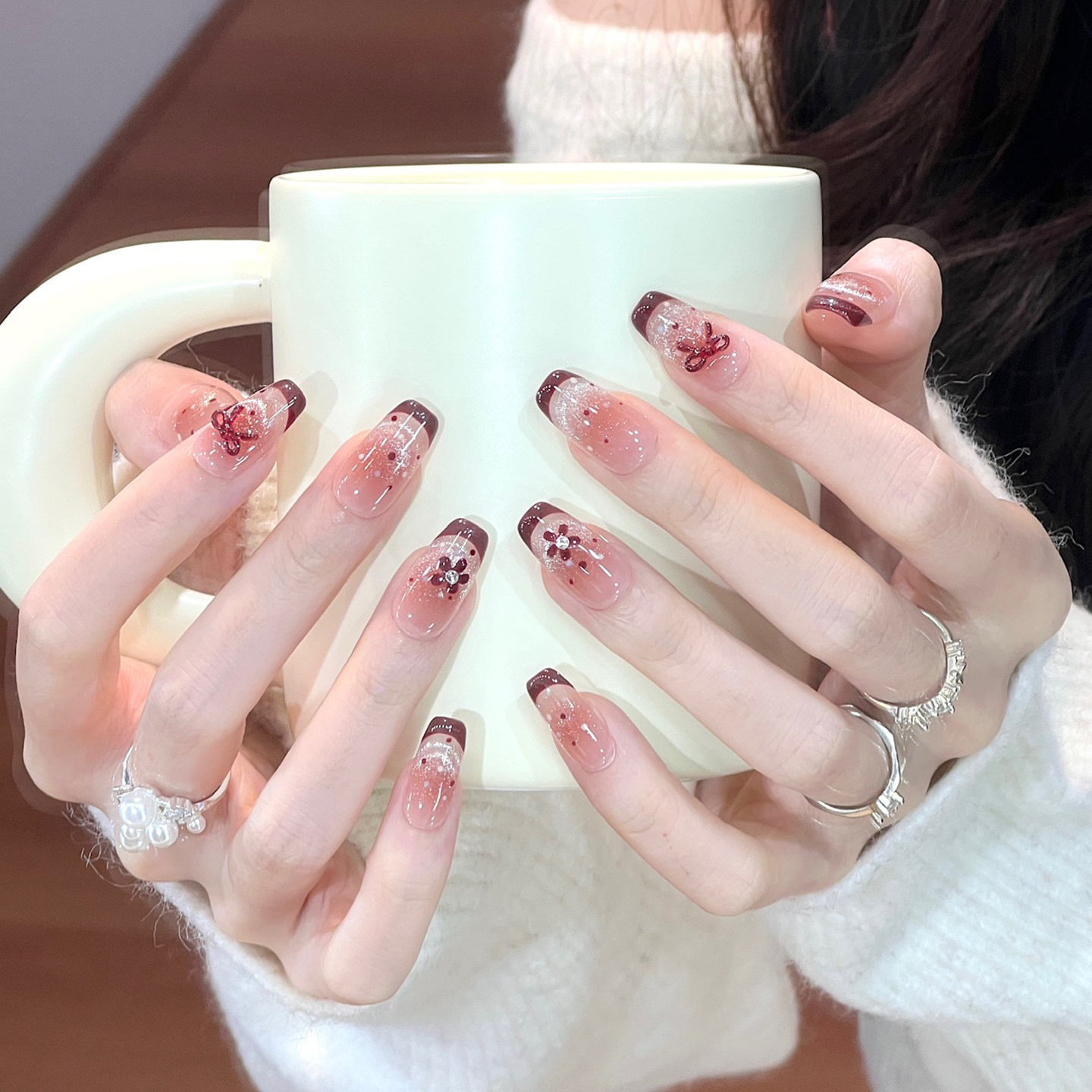 植兔穿戴甲波点蝴蝶结法式猫眼腮红裸色小红花秋冬显白美甲氛围感,彩妆/香水/美妆工具,穿戴甲/甲片,淘宝优惠券,粉丝福利购,淘宝优惠卷