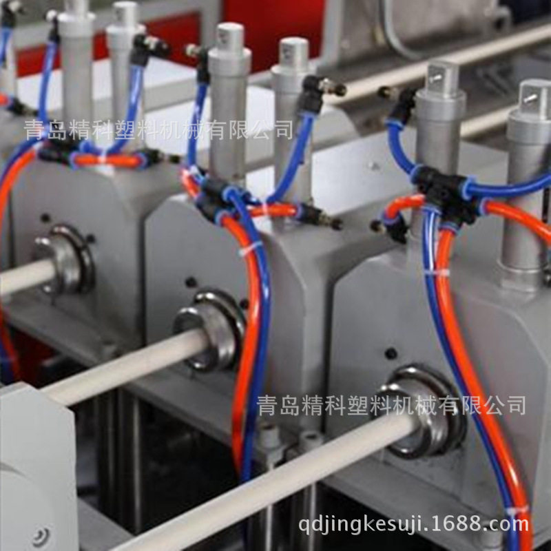 供应一出四PVC电工线管设备 青岛精科PVC一出二建筑穿墙管设备