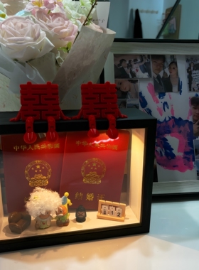 把爱装进相框里！结婚登记照摆台手办展示盒新婚纪念家居收藏摆件
