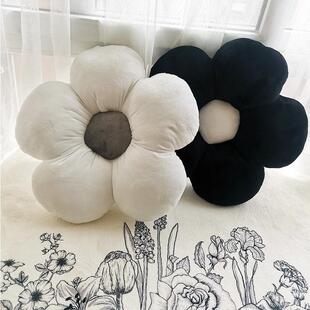 花朵抱枕黑白灰轻奢高级感靠枕沙发ins可爱坐垫沙发飘窗客厅靠垫