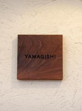 胡桃木铜字不锈钢字挂牌定制 民宿招牌包厢门牌工作室木头装饰牌