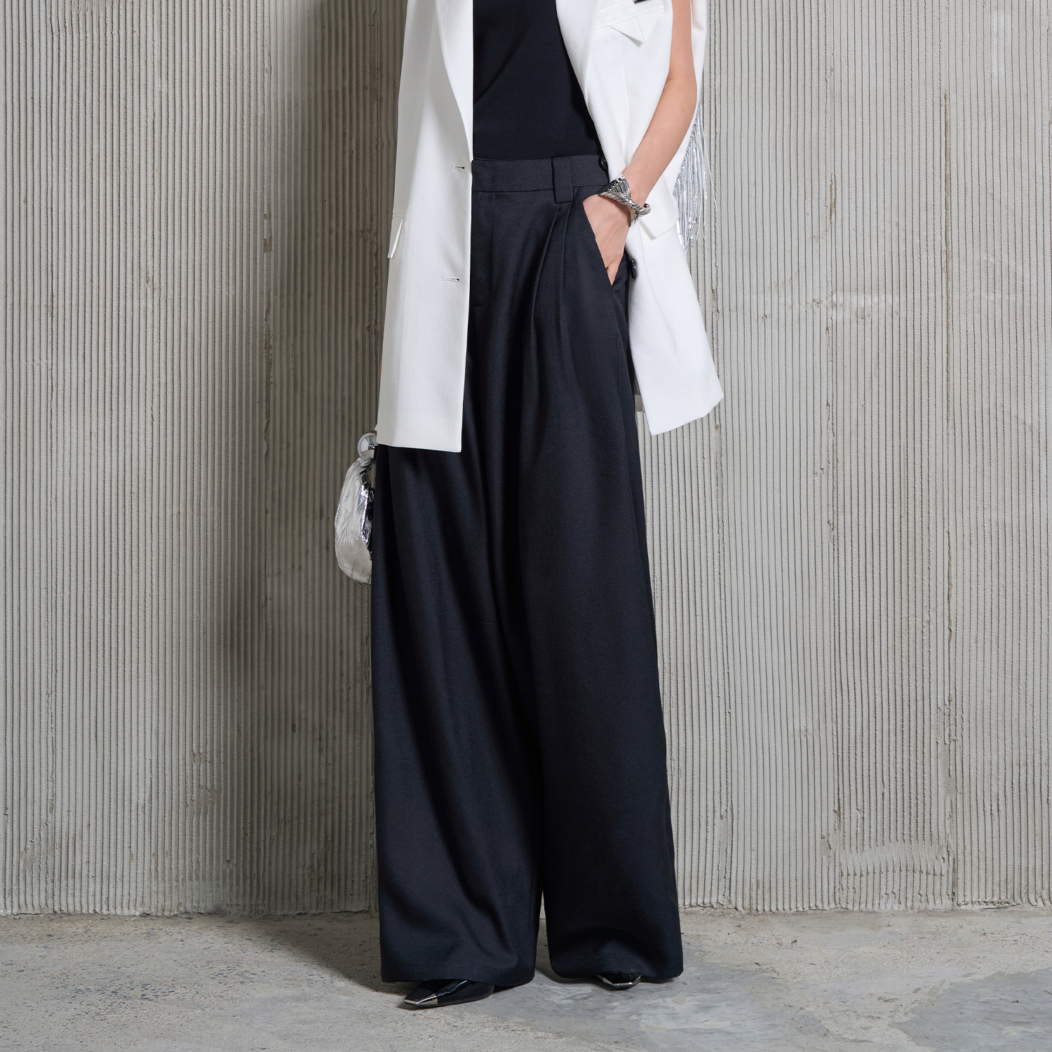 轻薄垂感直筒拖地裤休闲西装裤女