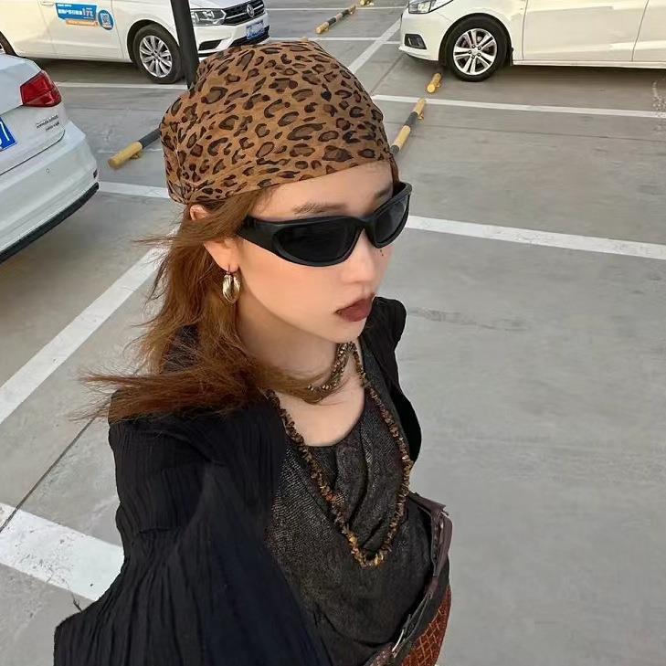 跨境热销发饰头巾女三角雪辣妹风嘻哈百搭碎花缎面布艺包头巾领巾