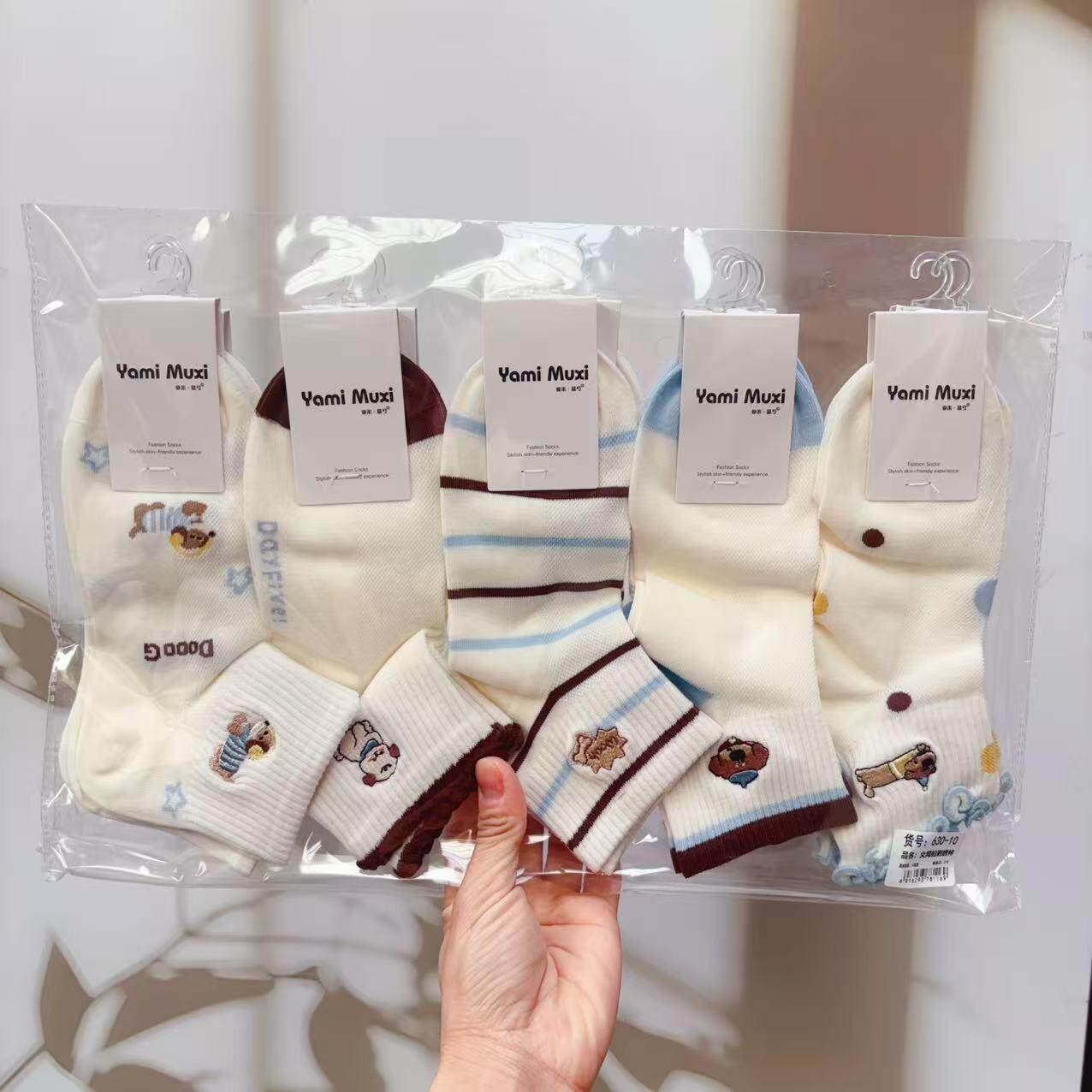 新款亚米慕兮春夏款男女袜刺绣运动无骨袜子时尚舒适条纹短筒棉袜