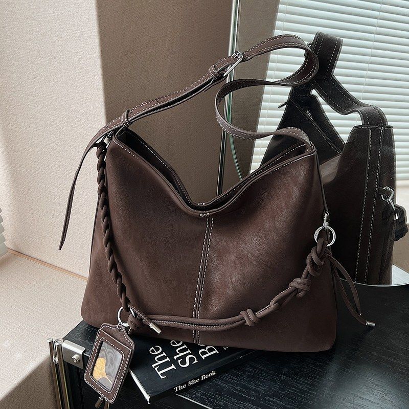 高级感复古大容量休闲水桶包包