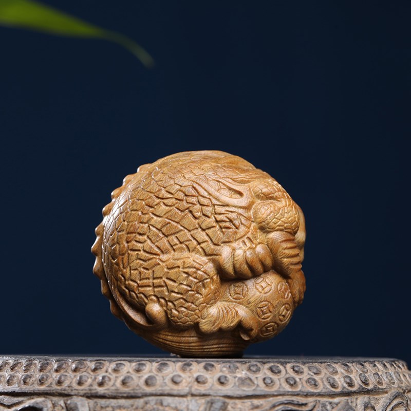 绿檀木雕刻貔貅抱球手把件有求必应转运球珠实木随身把玩工艺礼品