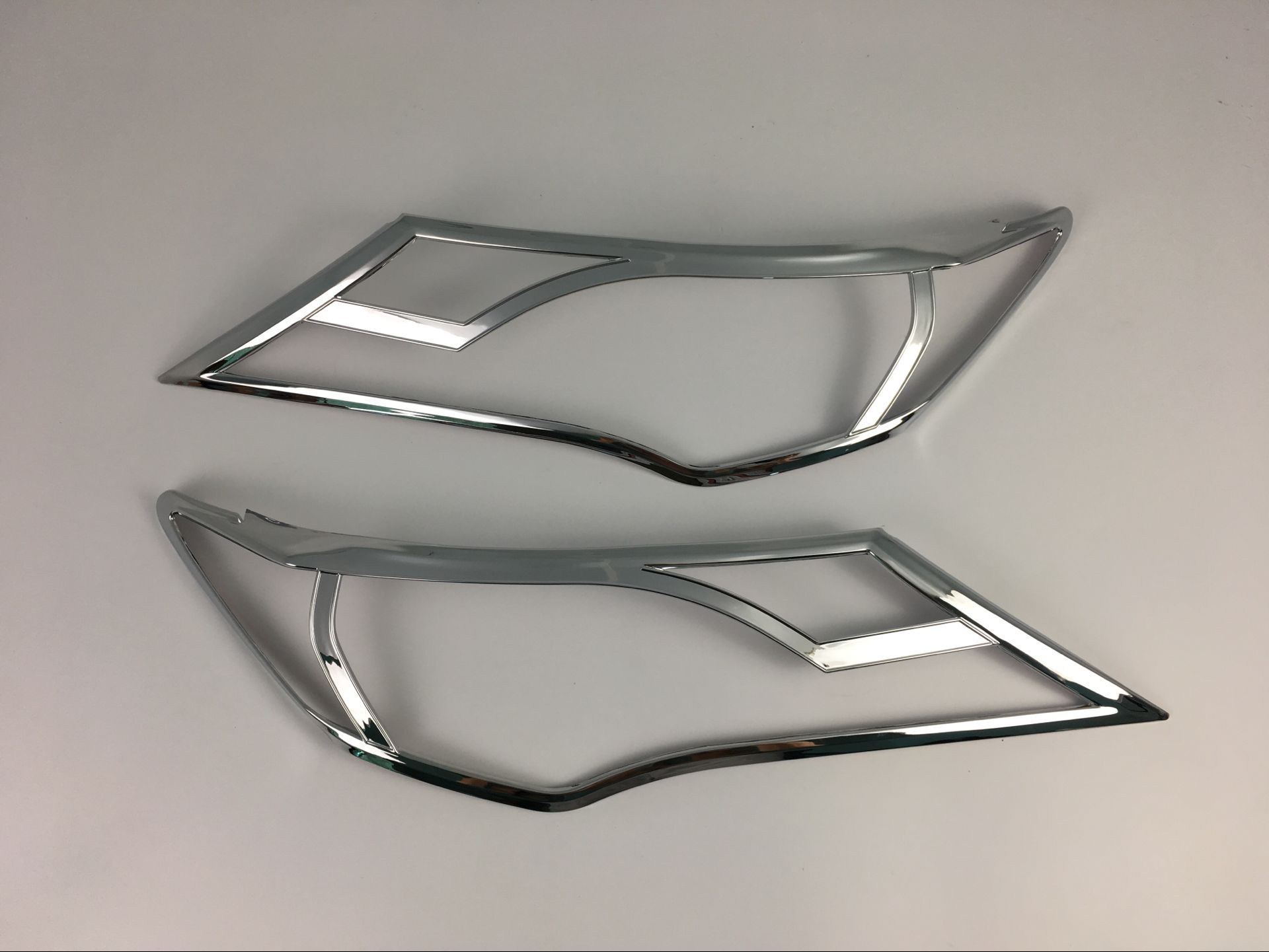 14-15RAV4前灯罩框装饰