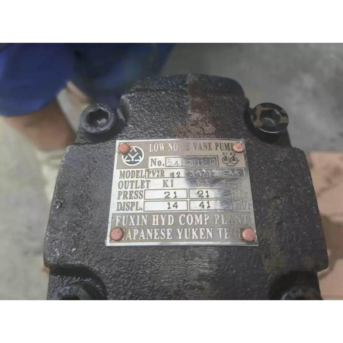 FUXIN叶片泵PV2R12-14/41REAAA 全新原装 PV2R1全系列叶片泵 阜新
