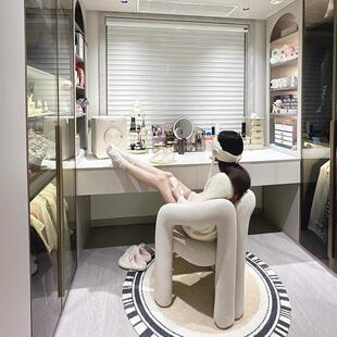 网红衣帽间化妆椅高级感设计师现代简约卧室家用轻奢化妆台凳椅子