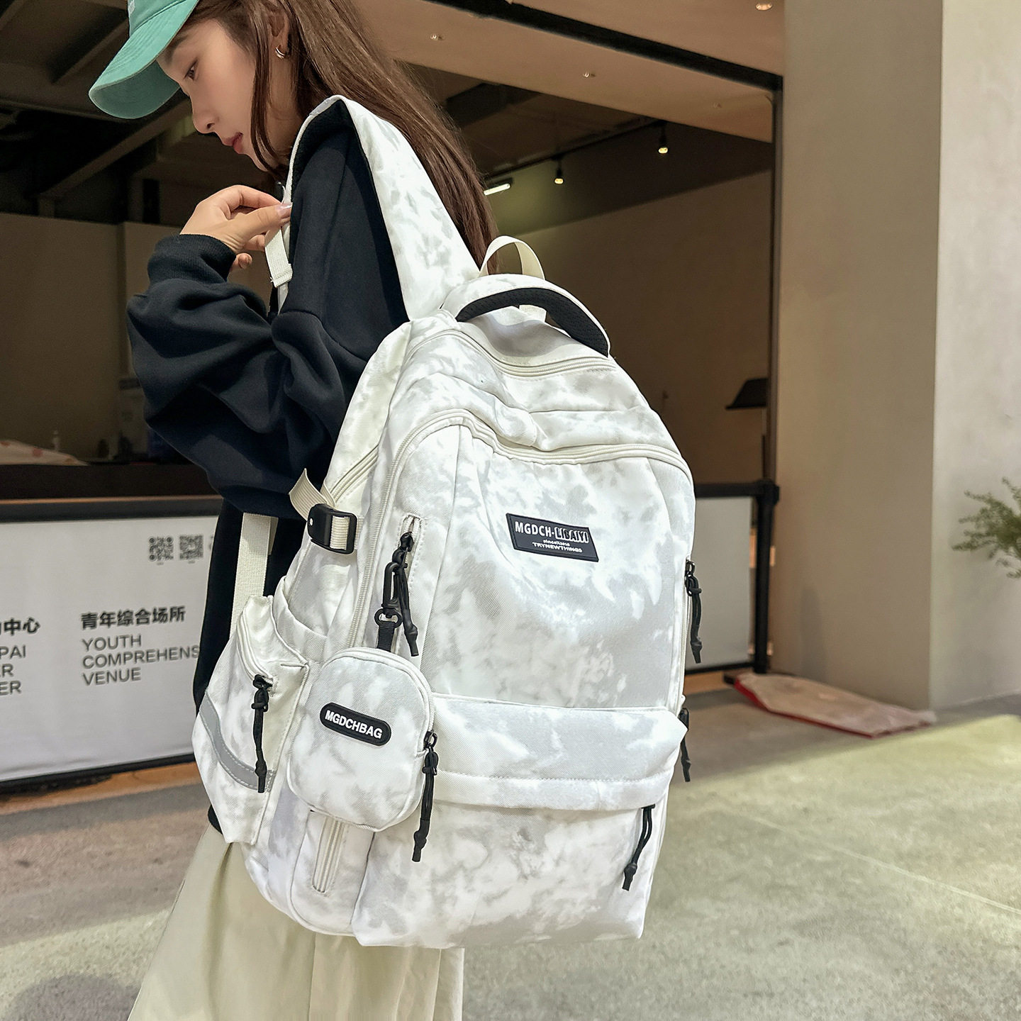 涂鸦风书包男女大容量休闲通勤电脑背包大学生百搭潮流时尚双肩包