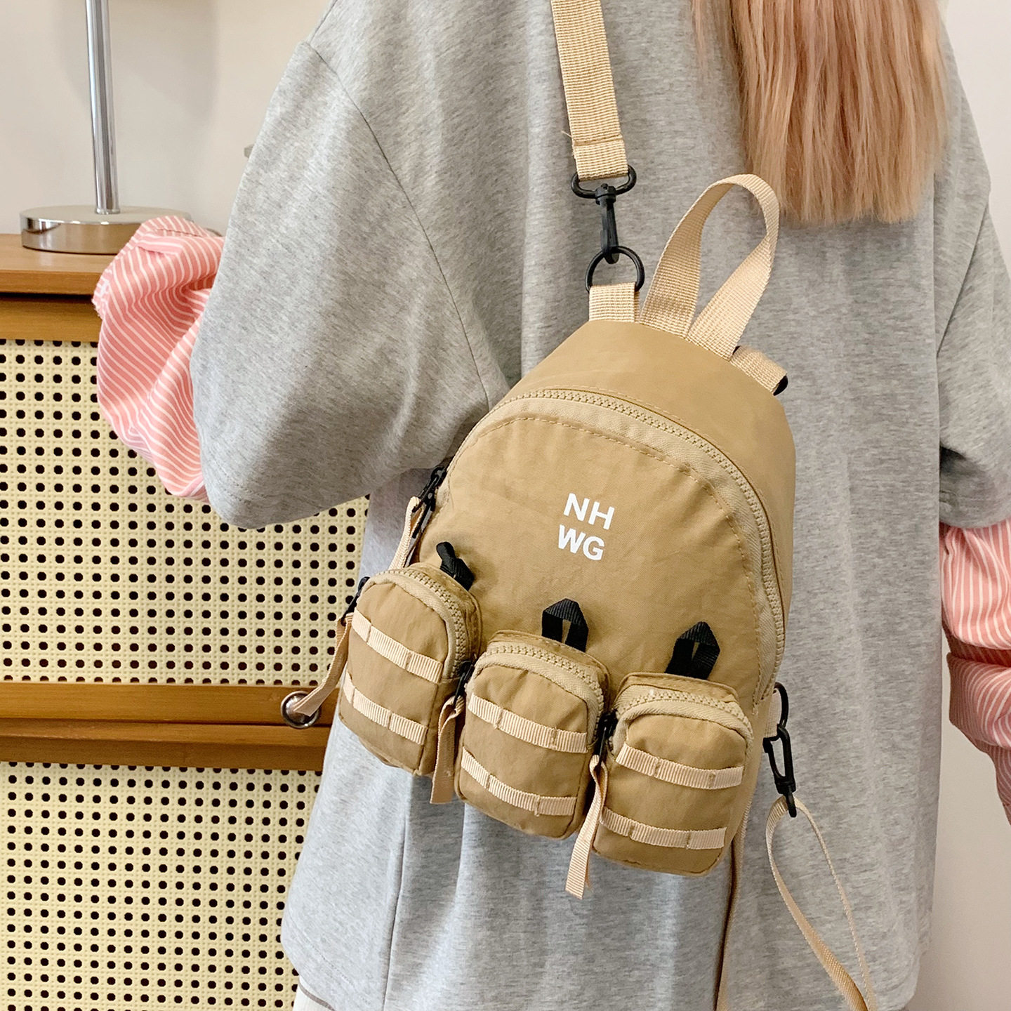 韩系撞色双肩背包女旅游轻便上班防水通勤运动包男户外登山双肩包