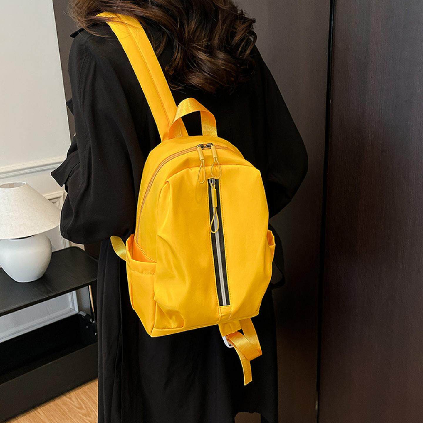 户外旅行双肩包女轻便2025新款小号背包通勤时尚高颜值双肩包