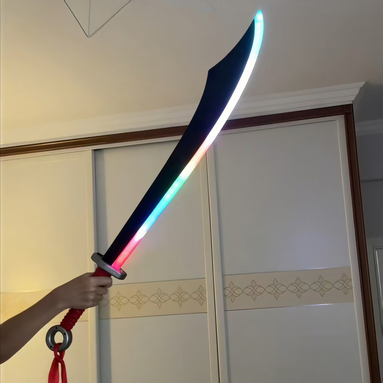 冲锋大刀儿童玩具喷雾七彩激光剑